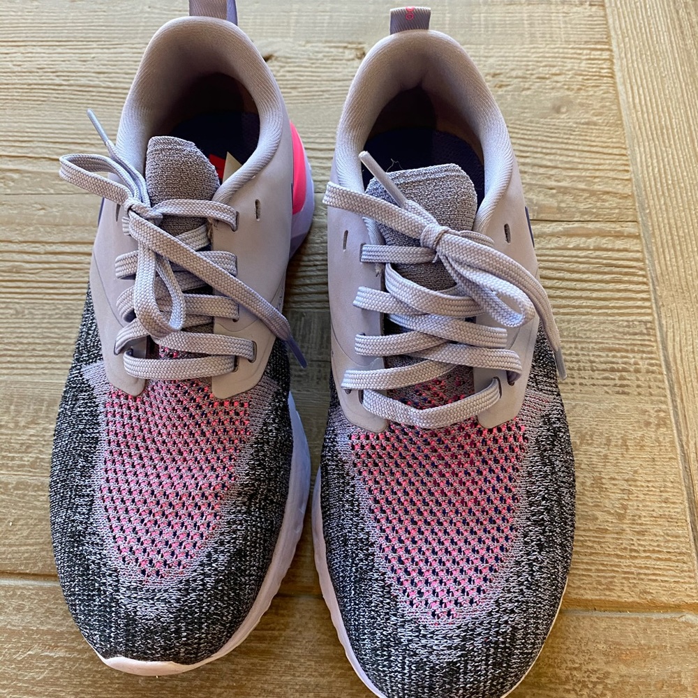 Nike Tennis Shoes
